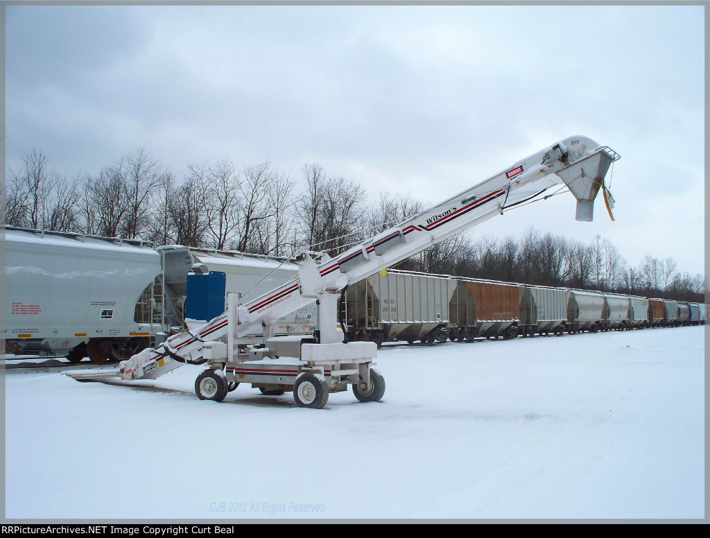 Portable articulating conveyor